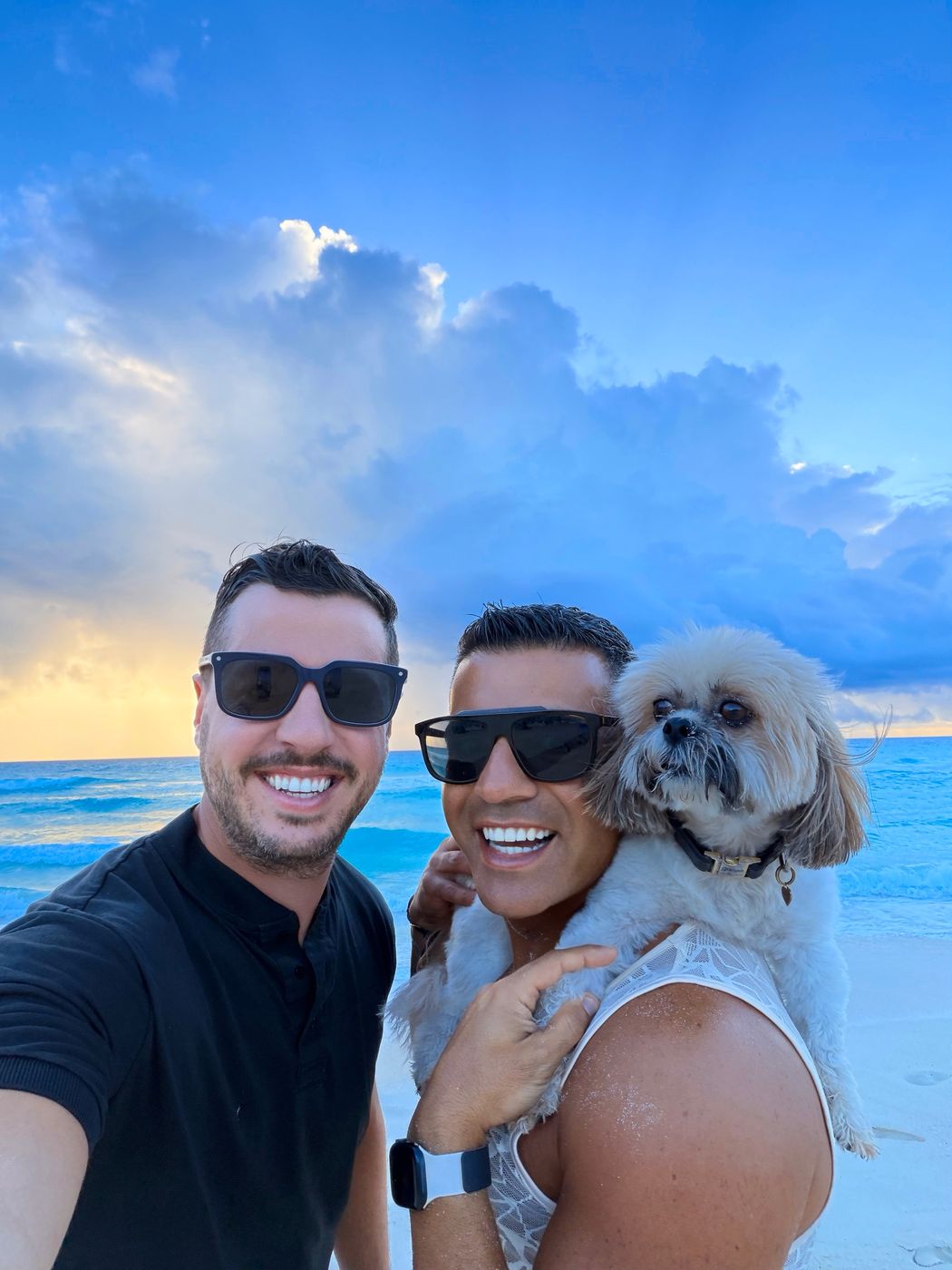 Elie, Justin and Giorgio in a beach selfie at sunset